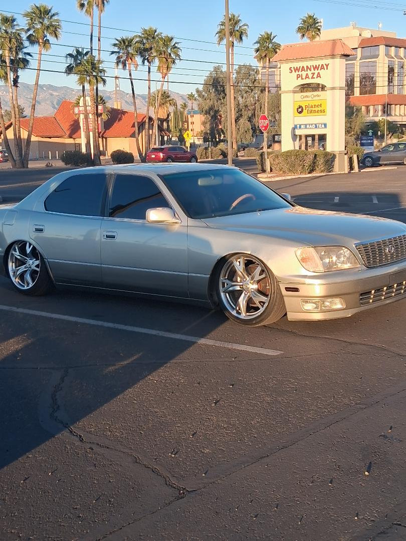 Sittin low; Sittin clean